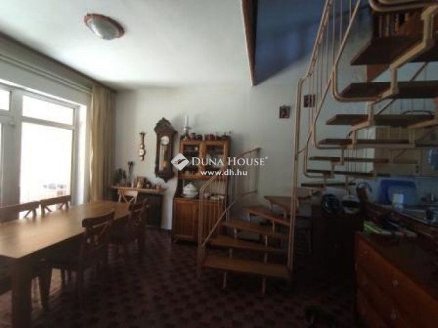 Eladó családi ház, Érden 260 M Ft, 8 szobás