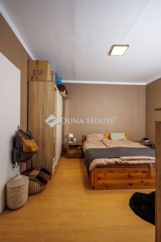 Eladó panellakás, Pécsett 43.9 M Ft, 2 szobás