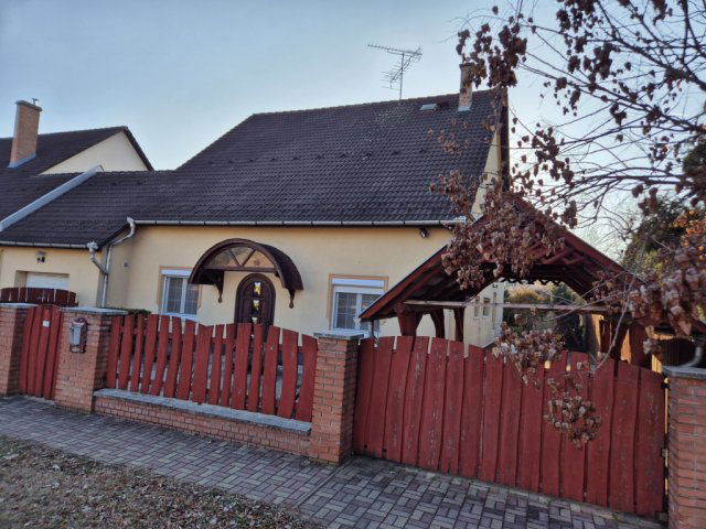 Eladó ikerház, Budapesten, XVI. kerületben 129.5 M Ft, 3 szobás