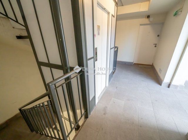 Eladó téglalakás, Budapesten, VII. kerületben 124 M Ft, 3 szobás