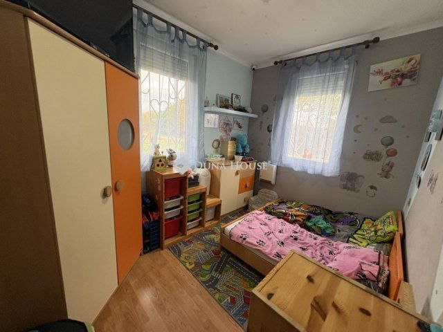 Eladó nyaraló, Tóalmáson 30 M Ft, 3 szobás