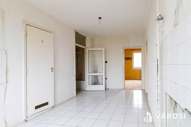 Eladó panellakás, Gyulán 28.5 M Ft, 3 szobás