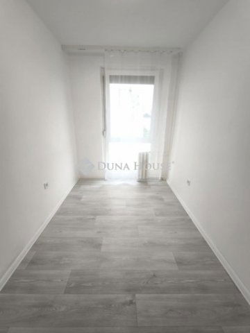 Eladó panellakás, Pécsett 39.9 M Ft, 2 szobás