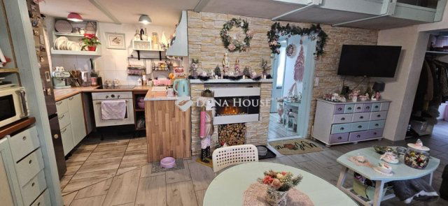 Eladó családi ház, Erdőkertesen 78.9 M Ft, 6 szobás