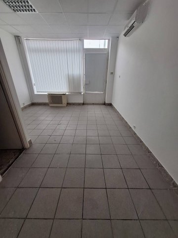 Eladó üzlethelyiség, Baján 16 M Ft, 1 szobás