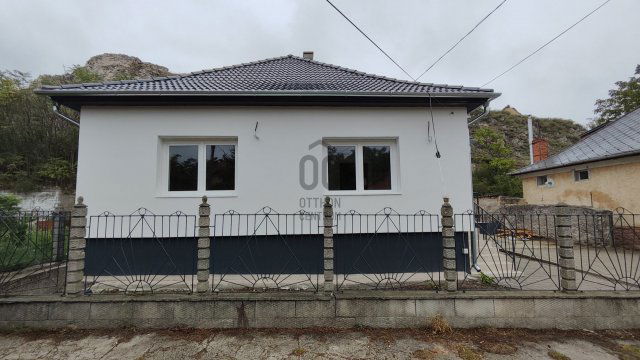 Eladó családi ház, Várpalotán 71.5 M Ft, 3 szobás