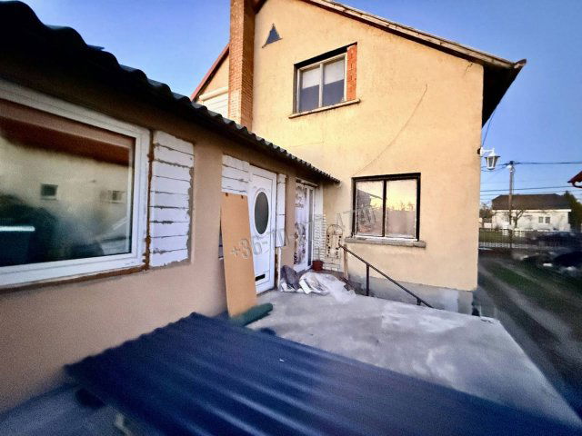 Eladó családi ház, Szomódon 64.5 M Ft, 7 szobás