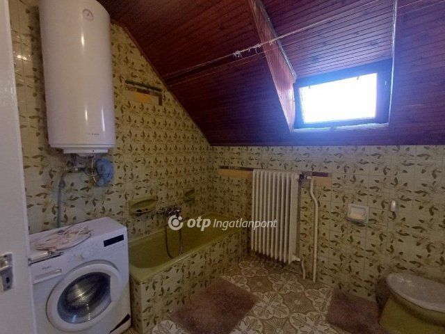 Eladó családi ház, Ercsiben 65.9 M Ft, 5 szobás