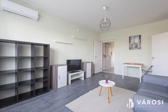 Eladó panellakás, Szegeden 49.99 M Ft, 3 szobás