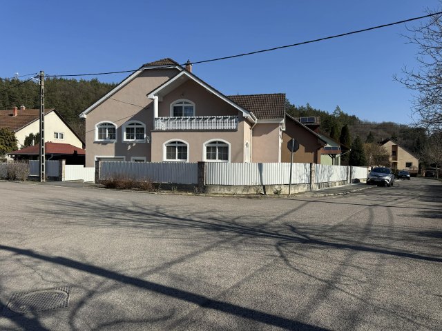 Eladó családi ház, Salgótarjánban 120 M Ft, 6 szobás