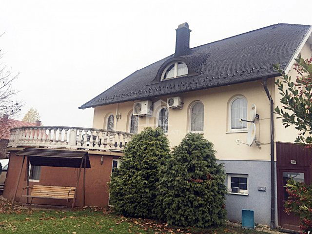 Eladó családi ház, Alsóörsön 250 M Ft, 5 szobás