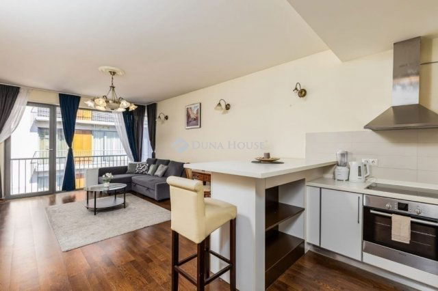 Eladó téglalakás, Budapesten, VI. kerületben 95.9 M Ft, 2 szobás