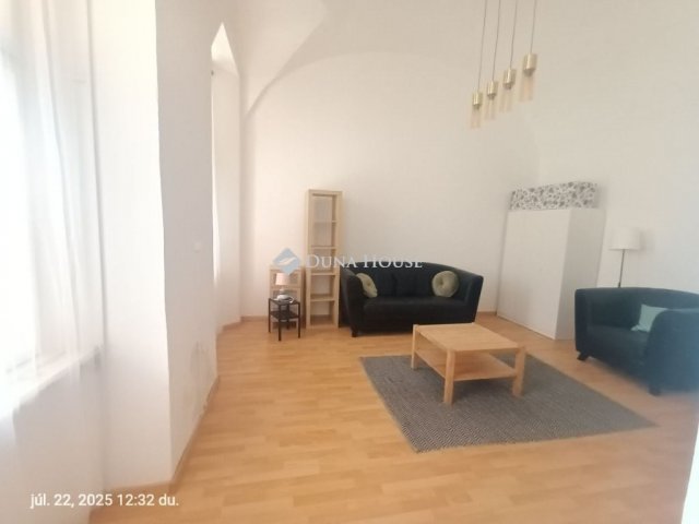Eladó téglalakás, Budapesten, V. kerületben 74.9 M Ft, 2 szobás