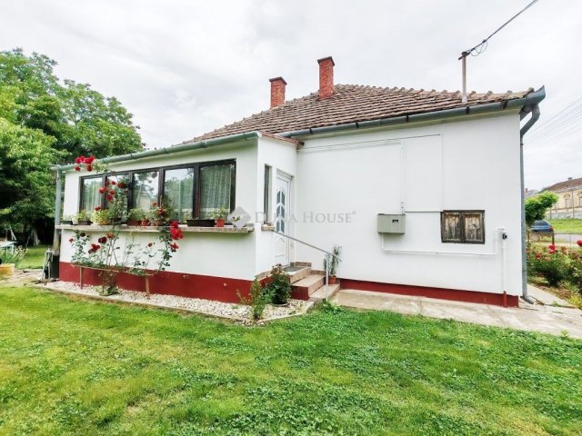Eladó családi ház, Csurgón 19.9 M Ft, 2 szobás