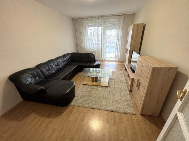 Eladó panellakás, Debrecenben 69.9 M Ft, 3 szobás