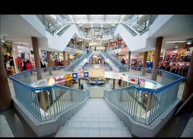 Eladó üzlethelyiség, Pécsett, Bajcsy-Zsilinszky utcában