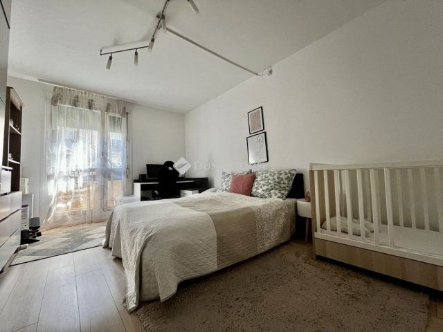 Eladó panellakás, Pécsett 50.49 M Ft, 3 szobás