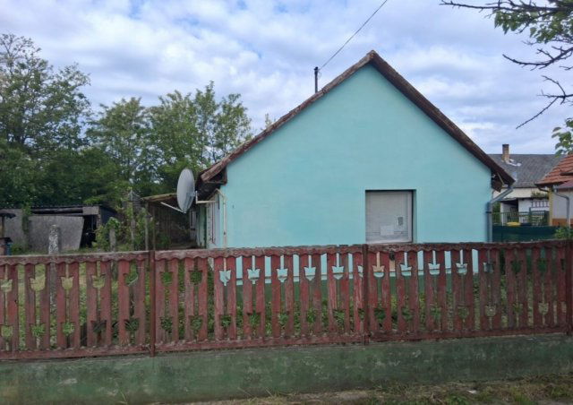 Eladó családi ház, Mezőcsáton 7.5 M Ft, 1+1 szobás