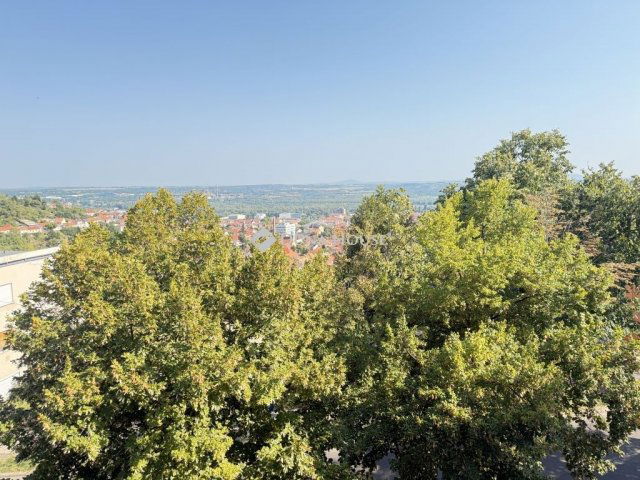 Eladó téglalakás, Pécsett 69.9 M Ft, 3 szobás