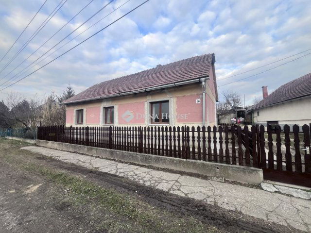 Eladó családi ház, Előszálláson, Petőfi Sándor utcában