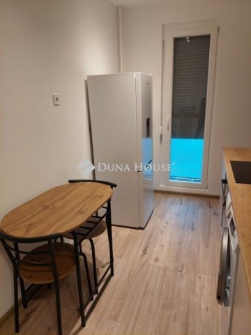 Kiadó panellakás, albérlet, Pécsett 180 E Ft / hó, 2 szobás