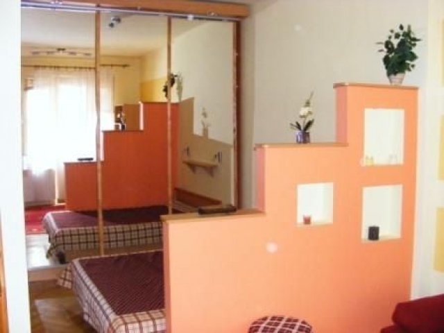 Kiadó téglalakás, albérlet, Pécsett 130 E Ft / hó, 1 szobás