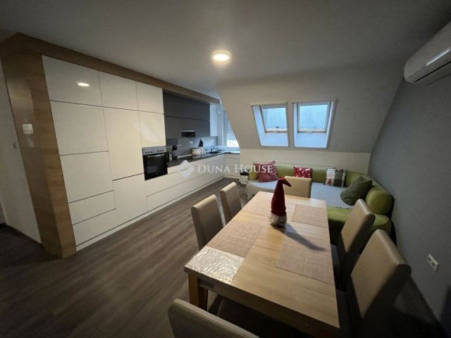 Kiadó téglalakás, albérlet, Budapesten, XV. kerületben