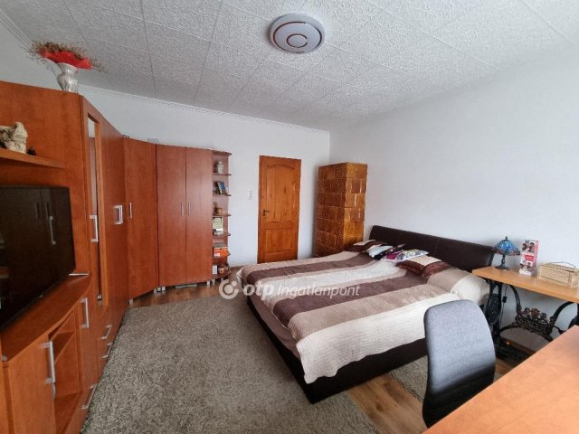 Eladó családi ház, Nemesszalókon 49.9 M Ft, 6 szobás