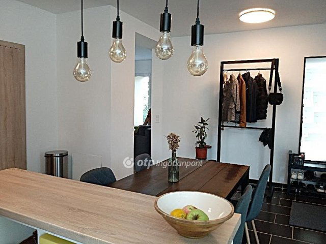 Eladó téglalakás, Veszprémben 79.5 M Ft, 3 szobás