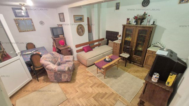 Eladó téglalakás, Budapesten, VI. kerületben, Nagymező utcában