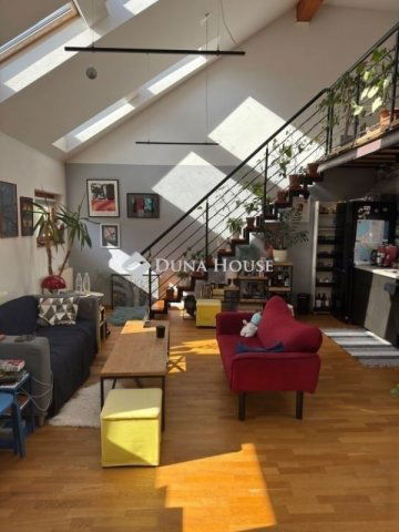 Eladó téglalakás, Pécsett 64.999 M Ft, 2 szobás