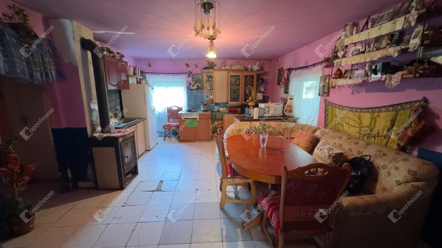 Eladó családi ház, Pándon 34 M Ft, 3 szobás