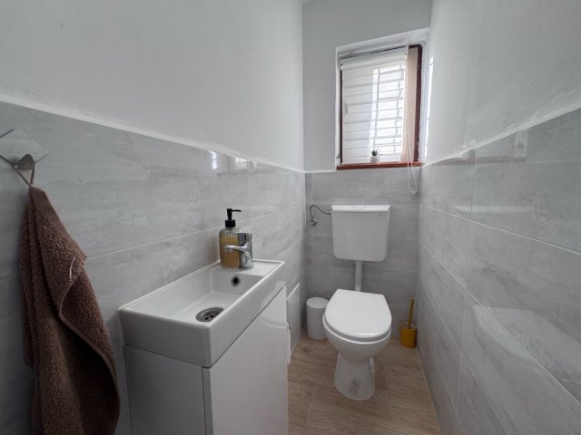 Eladó családi ház, Pécsett 84.99 M Ft, 3 szobás