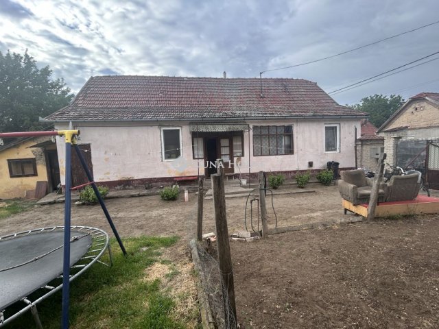 Eladó családi ház, Jánoshalmán 5.5 M Ft, 3 szobás