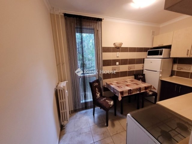 Eladó panellakás, Pécsett 45 M Ft, 2 szobás