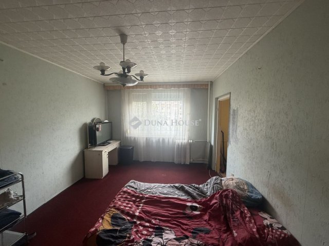 Eladó panellakás, Tatabányán, Mártírok úton 25.99 M Ft