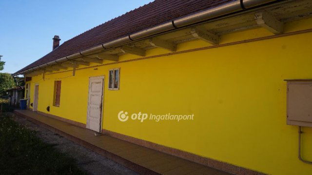 Eladó családi ház, Atkáron 16 M Ft, 2 szobás
