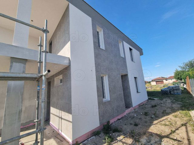 Eladó ikerház, Siófokon 134.9 M Ft, 5 szobás