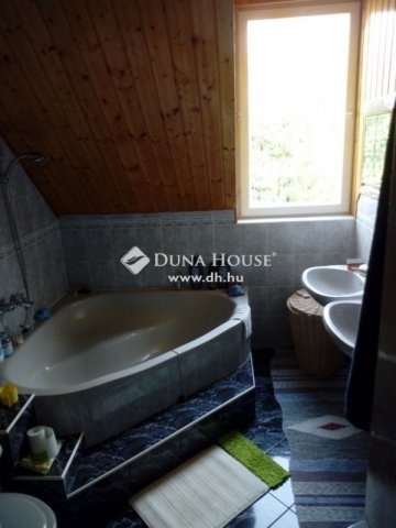 Eladó sorház, Pécsett 119.9 M Ft, 5 szobás