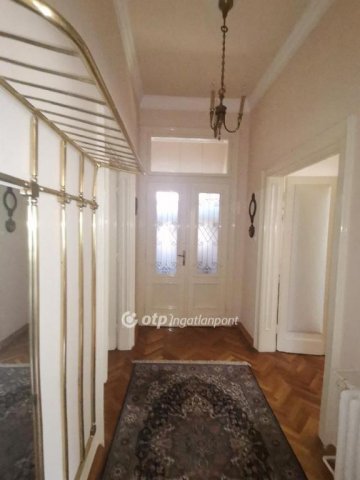 Eladó családi ház, Békéscsabán 119 M Ft, 5 szobás