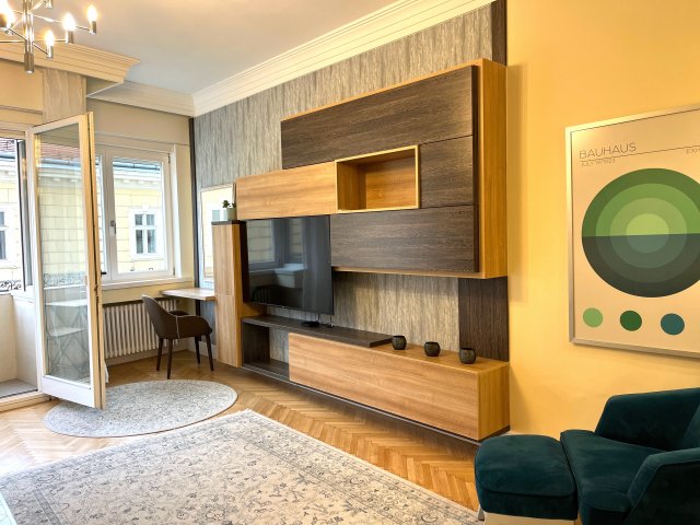 Kiadó téglalakás, albérlet, V. kerületben, Váci utcában