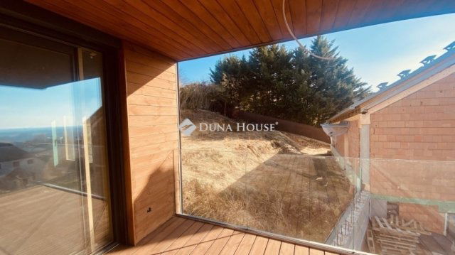 Eladó családi ház, Csömörön 245 M Ft, 4 szobás