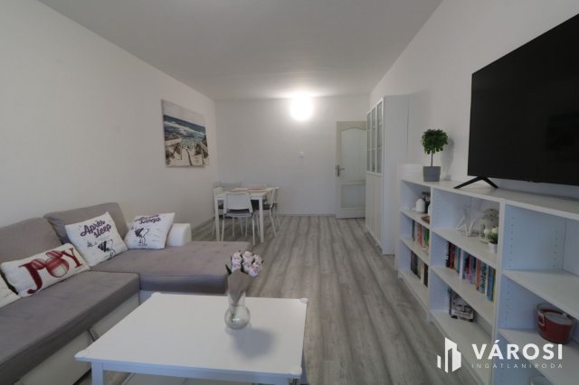 Eladó panellakás, Szegeden 63.9 M Ft, 3 szobás