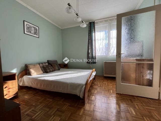 Eladó téglalakás, Veszprémben 56.9 M Ft, 2 szobás