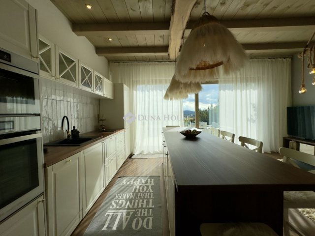 Eladó családi ház, Balatonfüreden 289 M Ft, 3 szobás