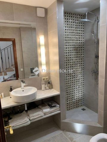 Eladó családi ház, Ürömön 302.99 M Ft, 5 szobás