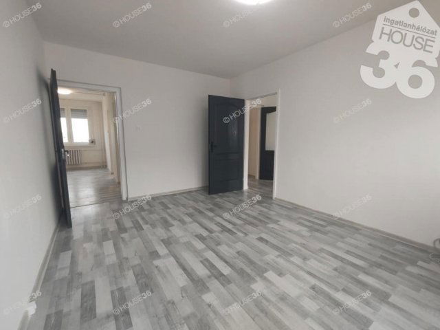 Eladó panellakás, Kecskeméten 55.9 M Ft, 4 szobás