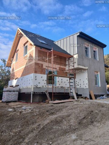 Eladó ikerház, Pilisborosjenőn 169 M Ft, 3+2 szobás