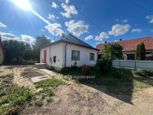 Eladó családi ház, Komádiban 11.9 M Ft, 2 szobás