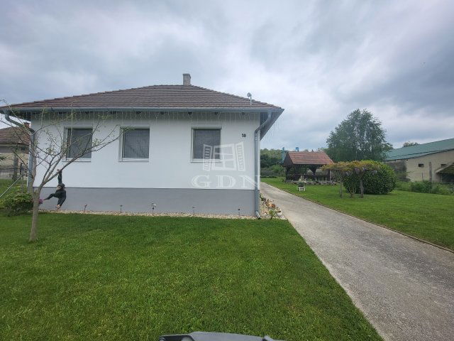 Eladó családi ház, Kámon 79.5 M Ft, 5 szobás